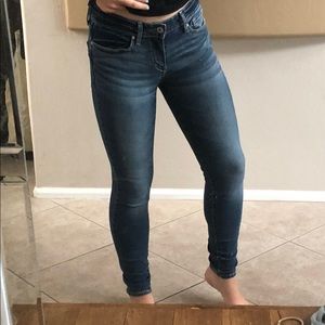 Levi Dark wash skinny jeans